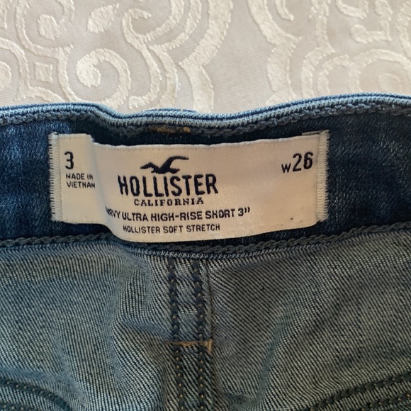 Size 3 Hollister shorts - Picture 4 of 16